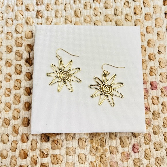 14k Gold plated Sun sunburst dangle Earrings - Picture 7 of 7